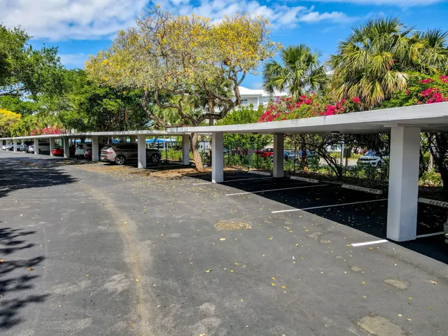 $4,000 | 318 Oak Harbour Drive, Unit 318, Juno Beach, FL 33408