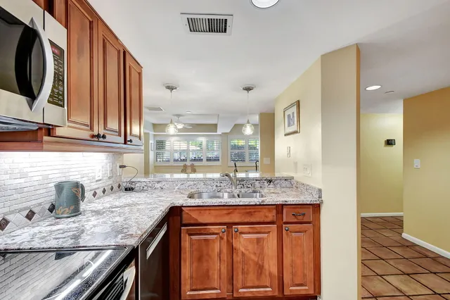 $4,000 | 318 Oak Harbour Drive, Unit 318, Juno Beach, FL 33408