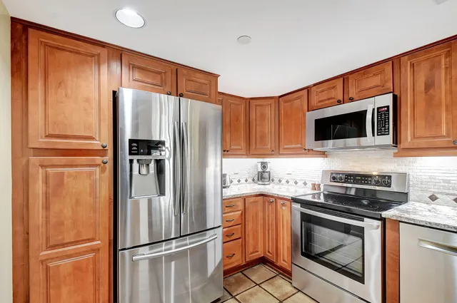 $4,000 | 318 Oak Harbour Drive, Unit 318, Juno Beach, FL 33408