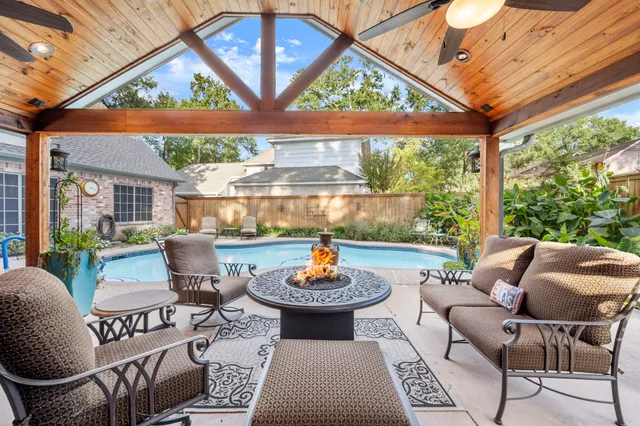 $560,000 | 6907 Fawncliff Drive, Houston, TX 77069