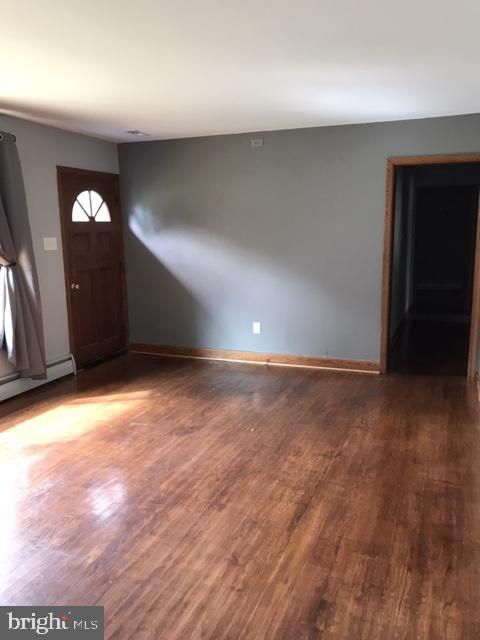 21259 Frog Level Road Ruther Glen, VA 22546 - Photo 2 of 15 Living Room