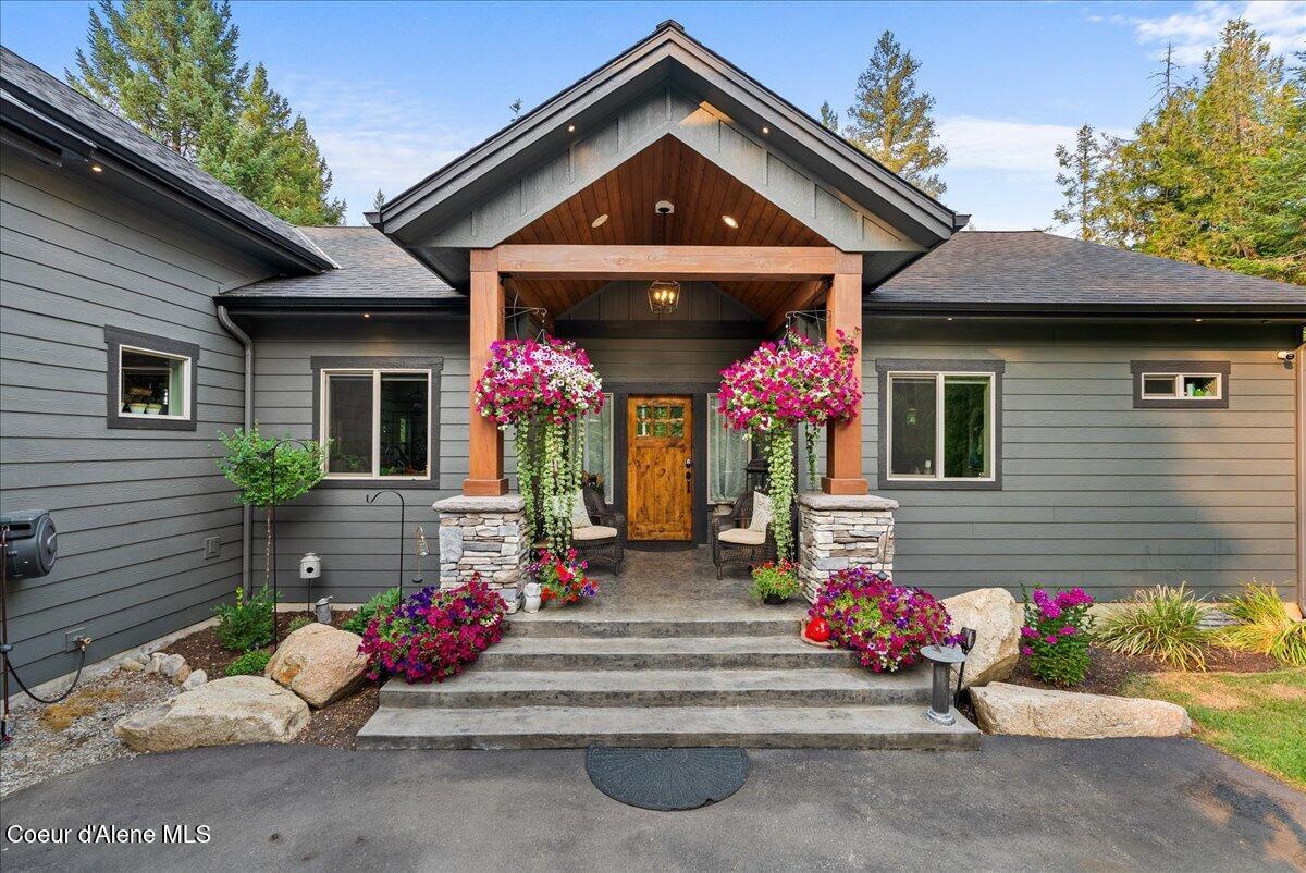 529 South Beaver Lake Road Athol, ID 83801 - Photo 15 of 85 Front walkway
