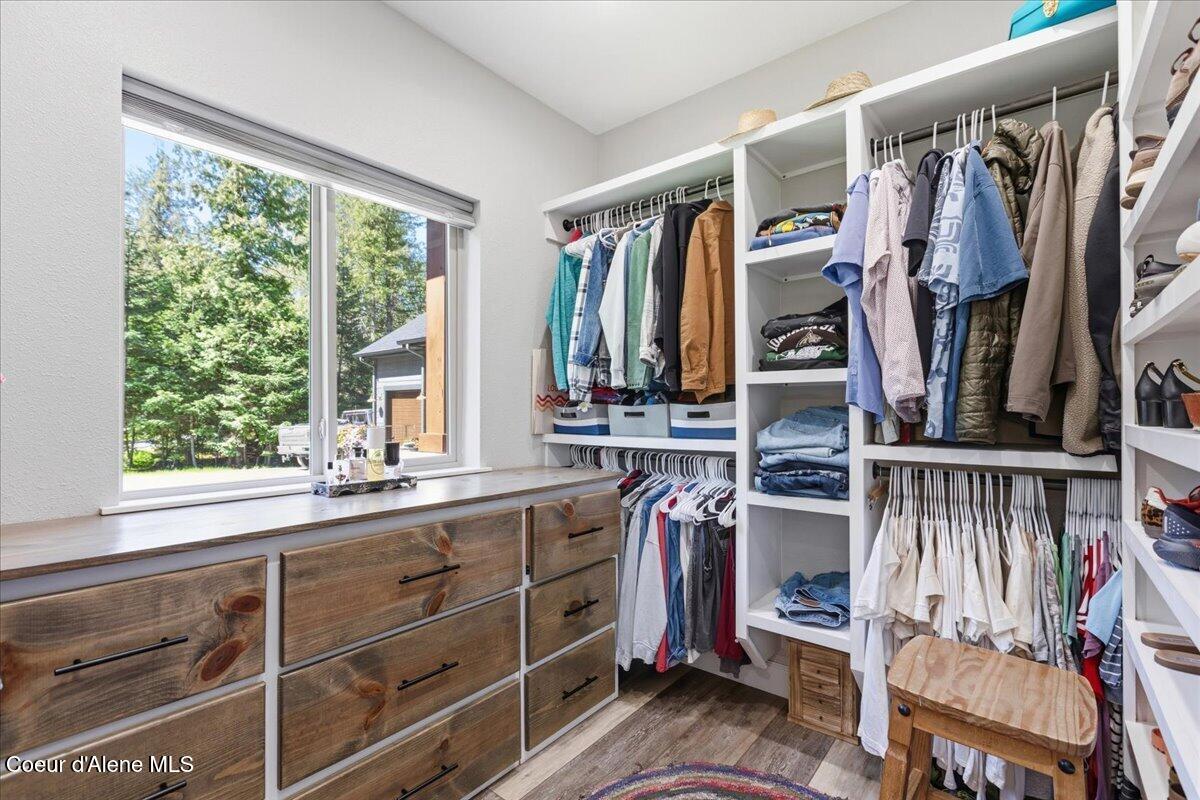 529 South Beaver Lake Road Athol, ID 83801 - Photo 41 of 85 Primary Closet