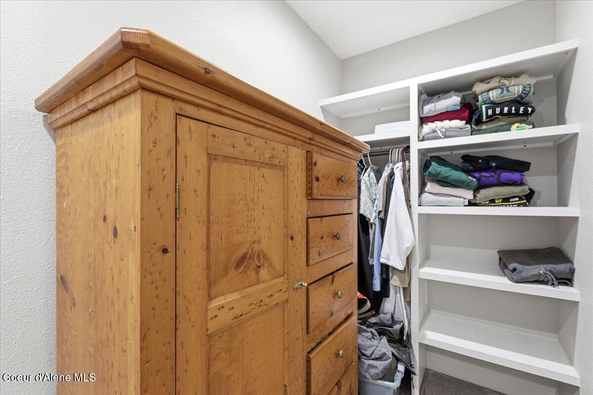 529 South Beaver Lake Road Athol, ID 83801 - Photo 52 of 85 Closet