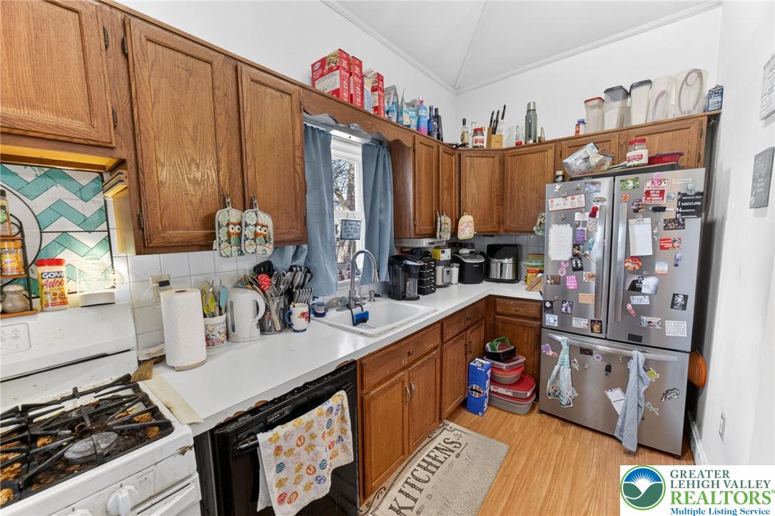 321 Market Street Bangor, PA 18013 - Photo 14 of 33 a kitchen with lots of counter top space and wooden floor