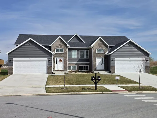 $369,900 | 3023 West 82nd Place, Merrillville, IN 46410