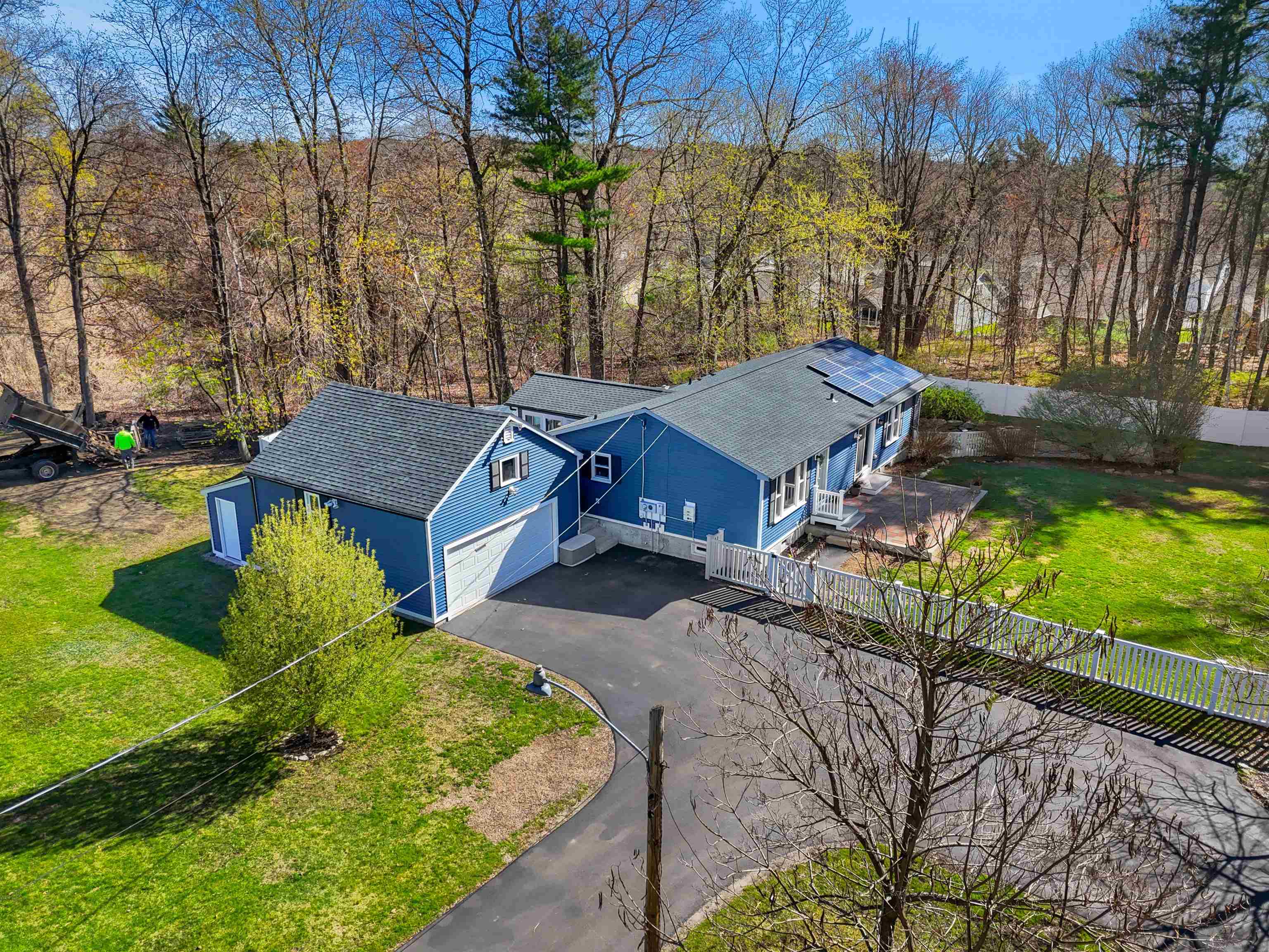 152 Dracut Road Hudson, NH 03051 - Photo 3 of 41 Gallery Image 3