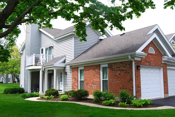 $319,900 | 1984 Stillwater Road, Arlington Heights, IL 60004