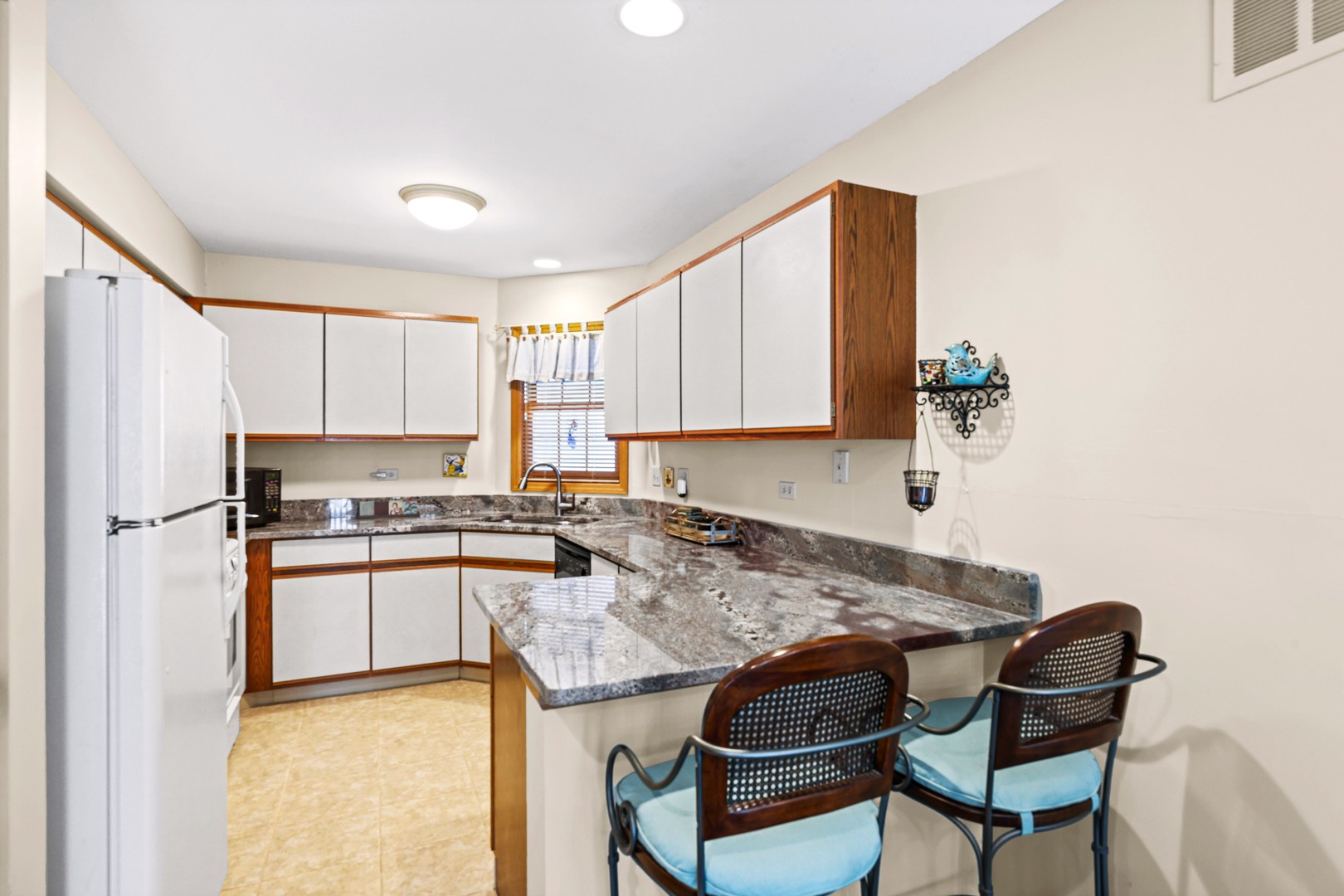 1984 Stillwater Road Arlington Heights, IL 60004 - Photo 4 of 22
