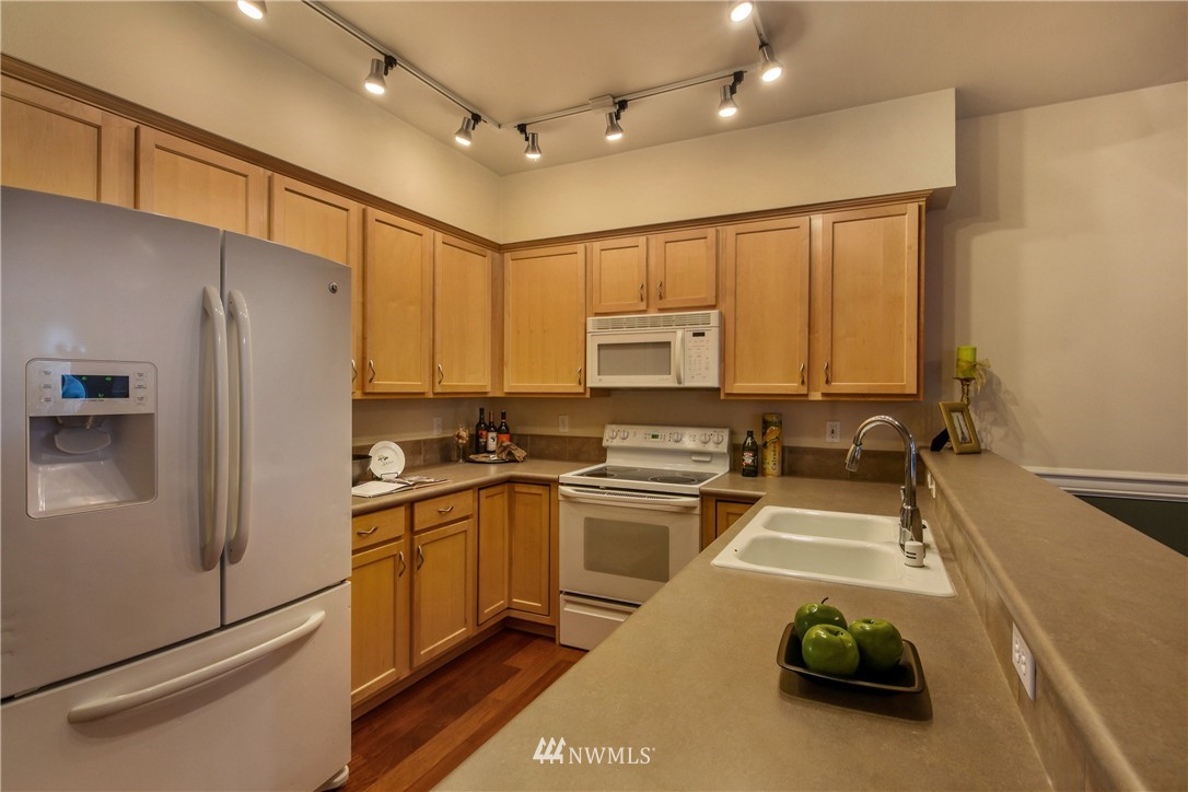 440 Maple Avenue Southwest, Unit A206 Renton, WA 98057 - Photo 3 of 20