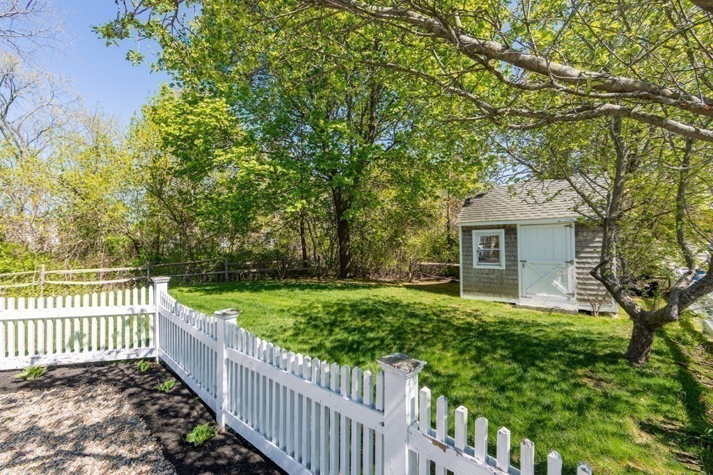 40 Topsfield Road Ipswich, MA 01938 - Photo 5 of 42 Gallery Image 5