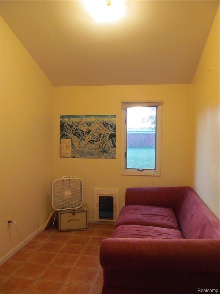 20132 Hickory Ridge Road Holly, MI 48442 - Photo 56 of 91 Dog room