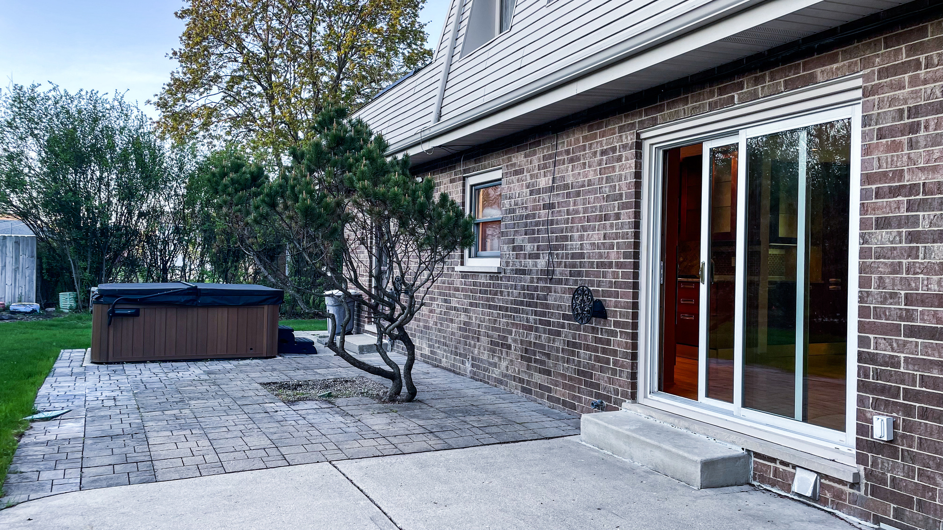 1640 Barry Lane Glenview, IL 60025 - Photo 39 of 42 a front view of a house with a yard