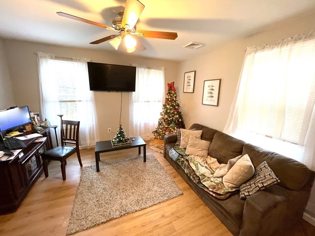 16 Thenius Street Worcester, MA 01607 - Photo 5 of 26 Gallery Image 5