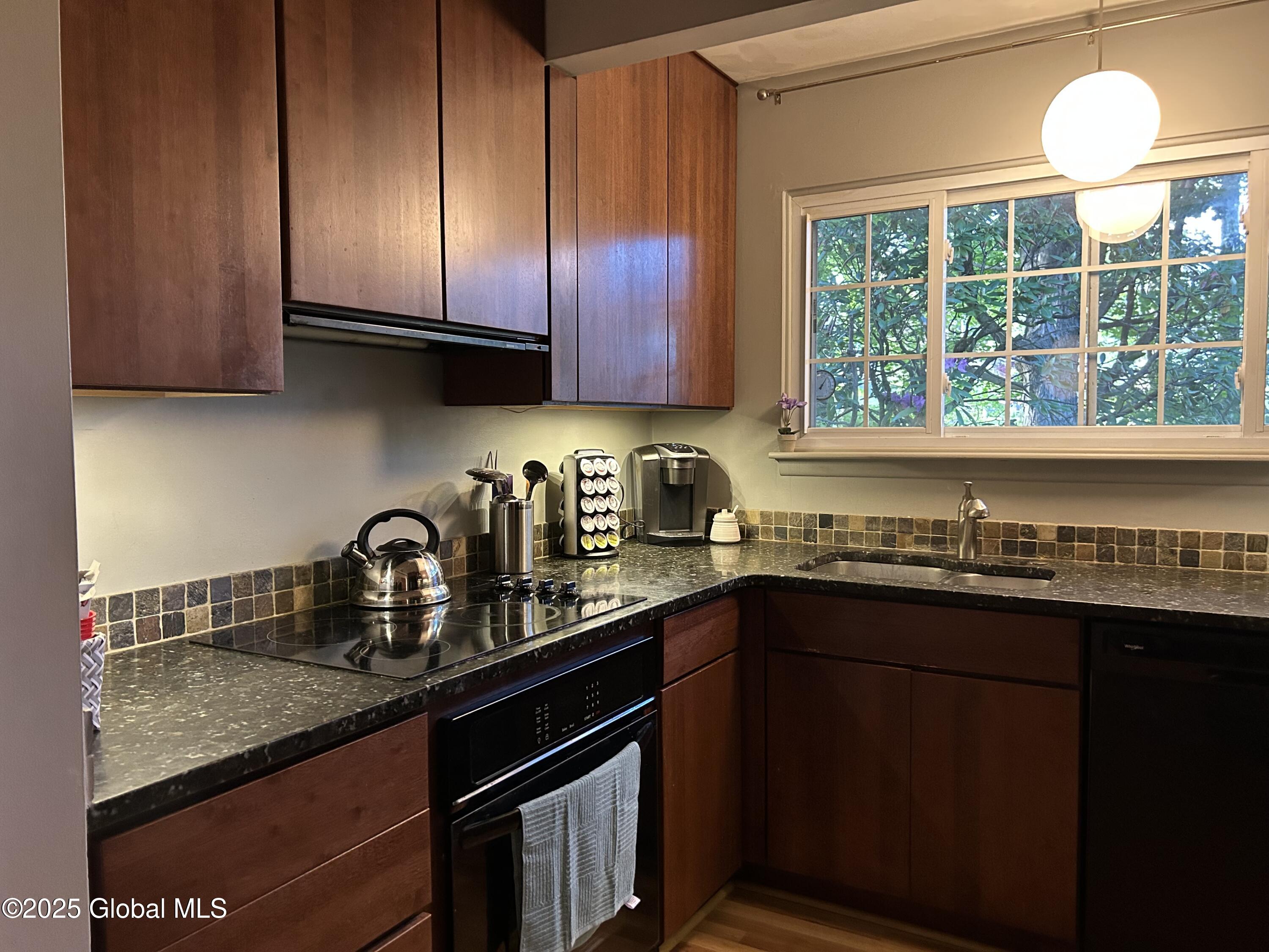 33 Oak Road Bethlehem, NY 12054 - Photo 13 of 29 IMG_3176 (1)