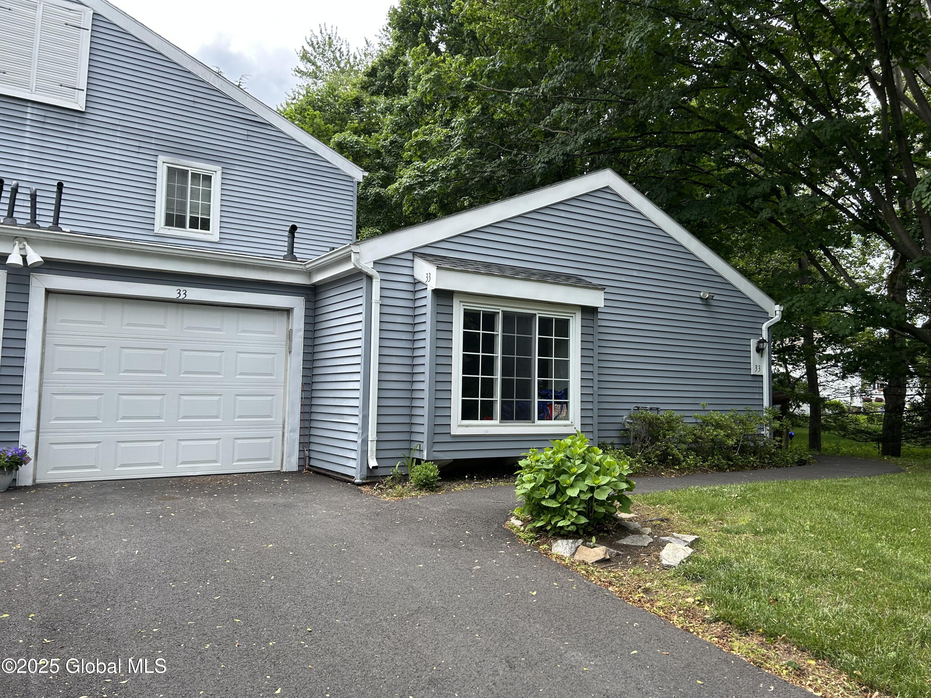 33 Oak Road Bethlehem, NY 12054 - Photo 3 of 29 IMG_3154 (1)