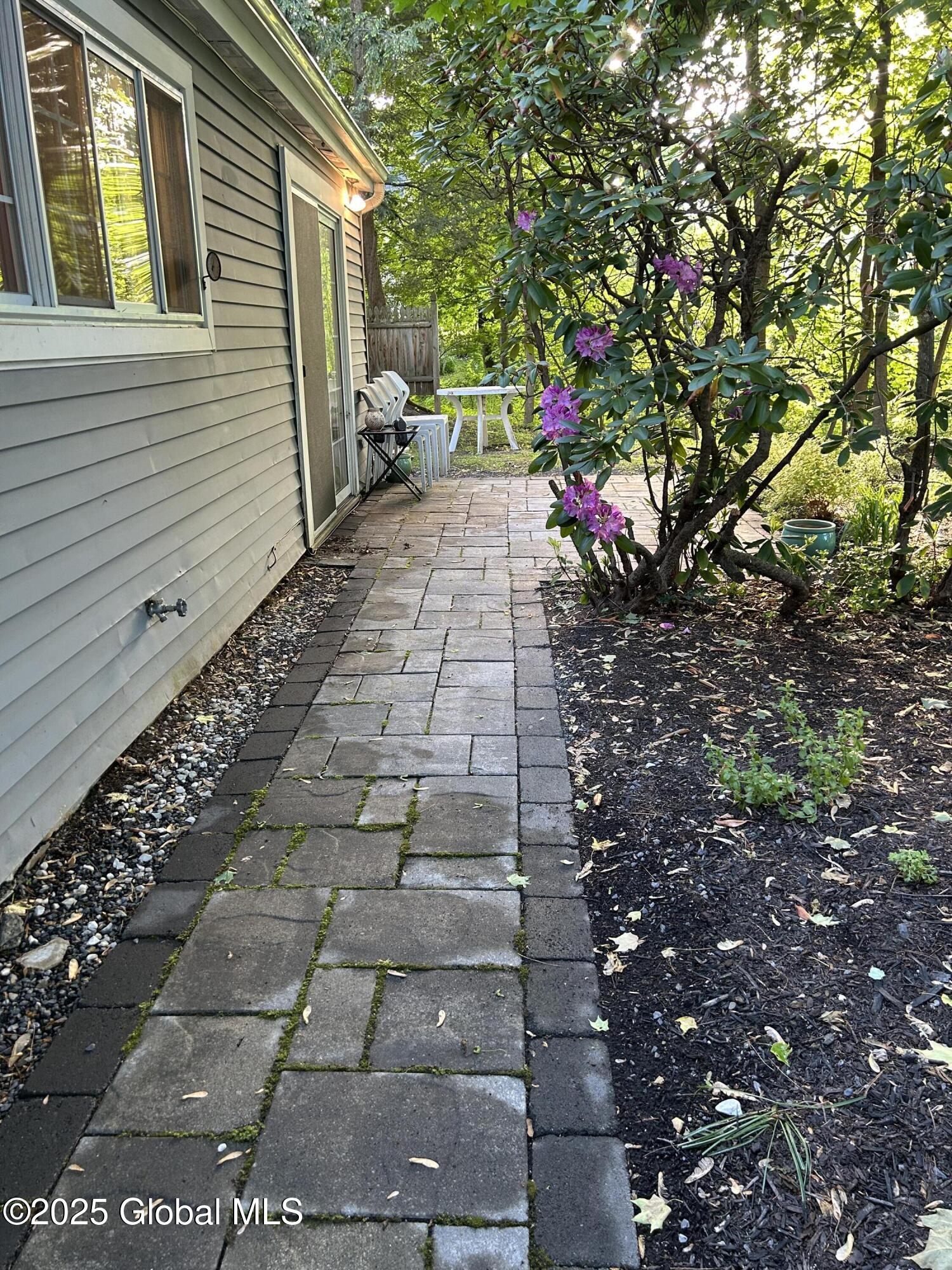 33 Oak Road Bethlehem, NY 12054 - Photo 5 of 29 IMG_3180 (1)