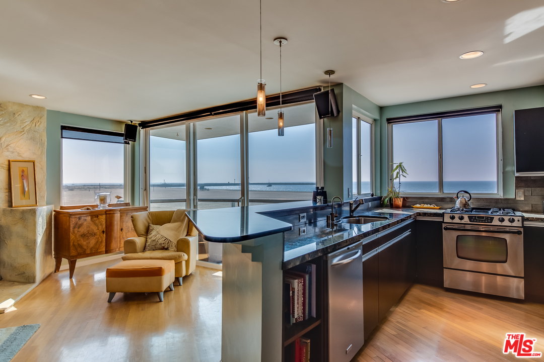 4 Quarterdeck Street, Unit 202 Marina del Rey, CA 90292 - Photo 8 of 19 Gallery Image 8
