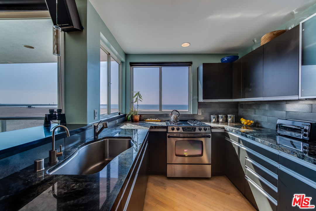 4 Quarterdeck Street, Unit 202 Marina del Rey, CA 90292 - Photo 10 of 19 Gallery Image 10