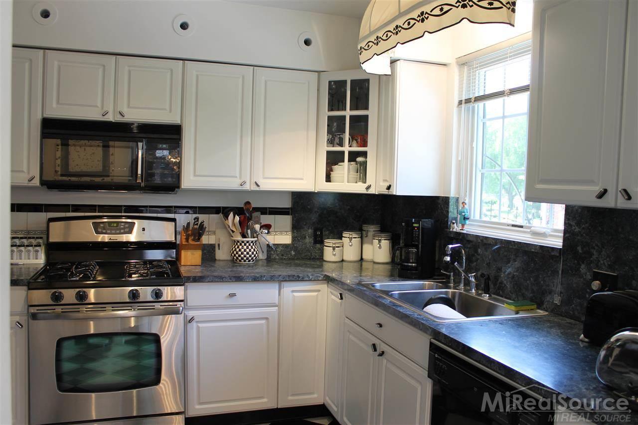 758 Barrington Road Grosse Pointe, MI 48230 - Photo 11 of 30 31299264-10.JPG