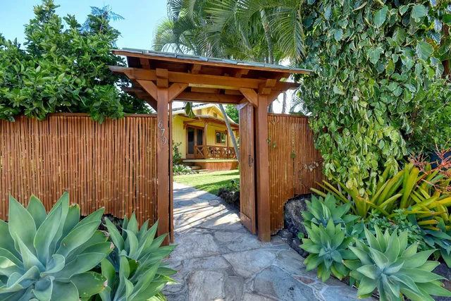 a view of outdoor space yard and porch