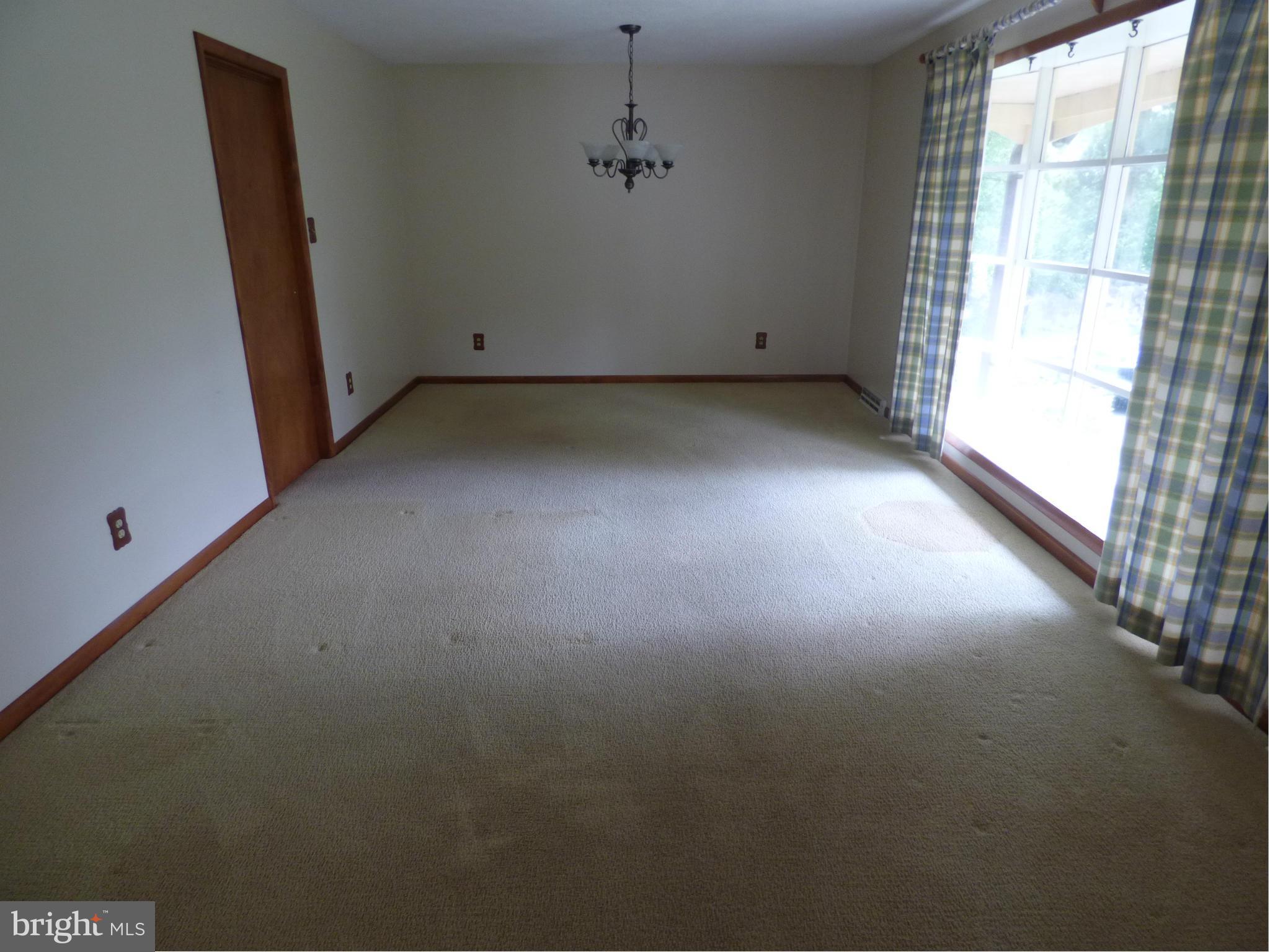 200 Elk Road Baltimore, MD 21221 - Photo 11 of 27 Living Room