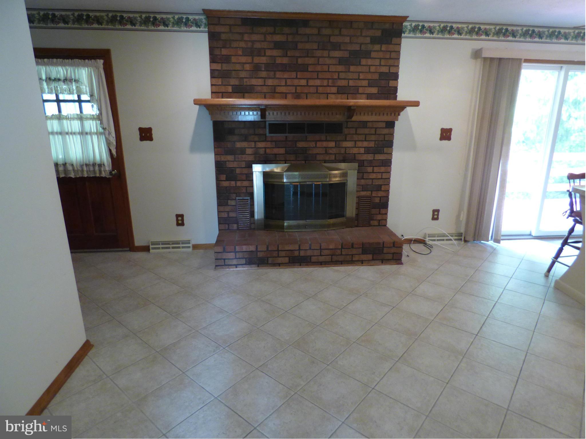 200 Elk Road Baltimore, MD 21221 - Photo 12 of 27 Family Room
