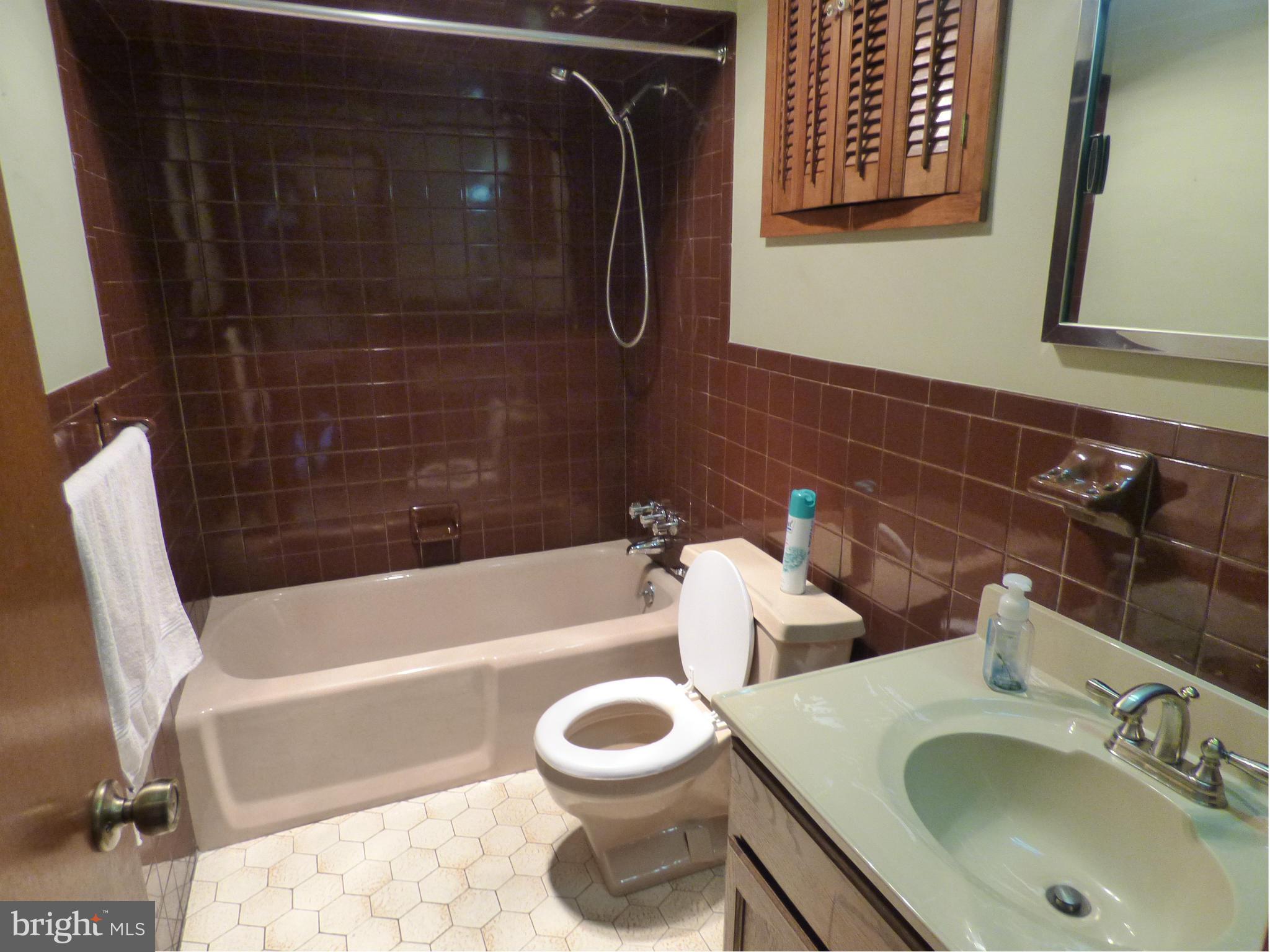 200 Elk Road Baltimore, MD 21221 - Photo 18 of 27 Bath