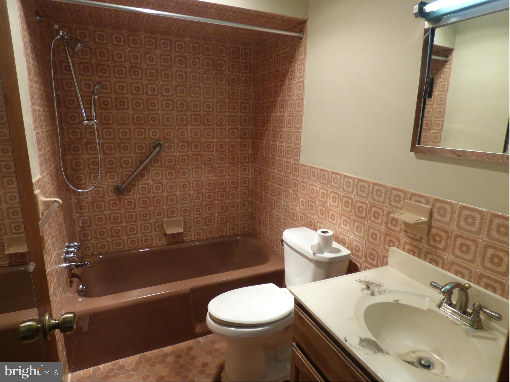 200 Elk Road Baltimore, MD 21221 - Photo 19 of 27 Bath (Master)