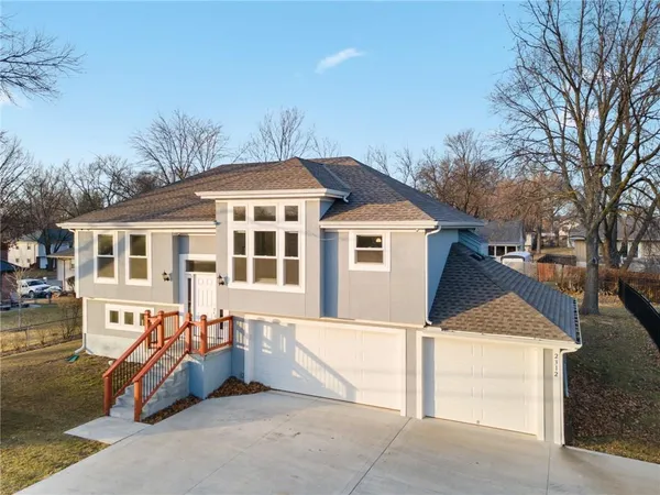 $379,000 | 2312 Northeast 72nd Street, Kansas City, MO 64118