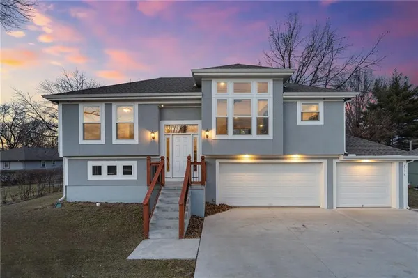$379,000 | 2312 Northeast 72nd Street, Kansas City, MO 64118
