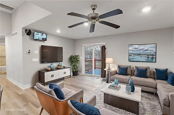$379,000 | 2312 Northeast 72nd Street, Kansas City, MO 64118