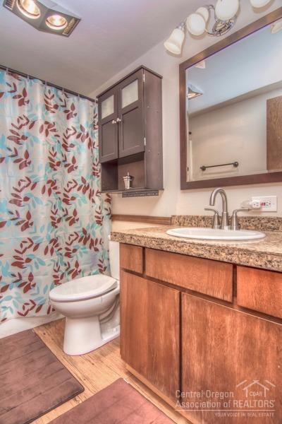 52485 Skidgel Road La Pine, OR 97739 - Photo 14 of 20 Hall bath with granite tile counters.
