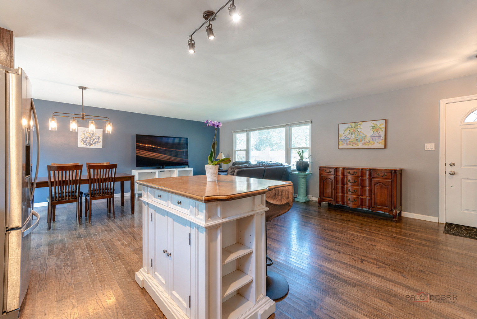 489 1st Street Antioch, IL 60002 - Photo 12 of 33 a kitchen with lots of counter top space