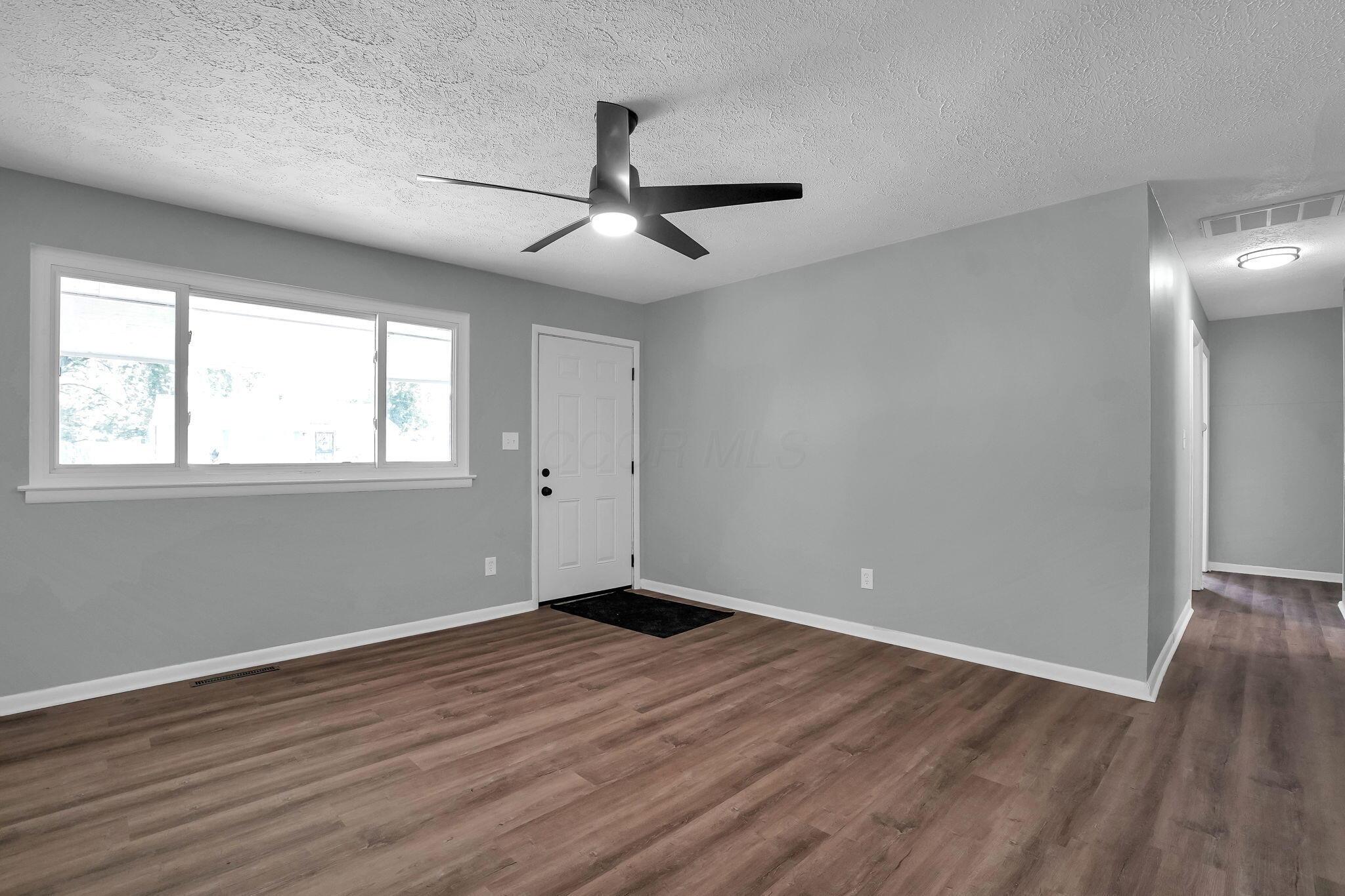 2501 Navarre Road Columbus, OH 43207 - Photo 9 of 29 Living Room 1-2