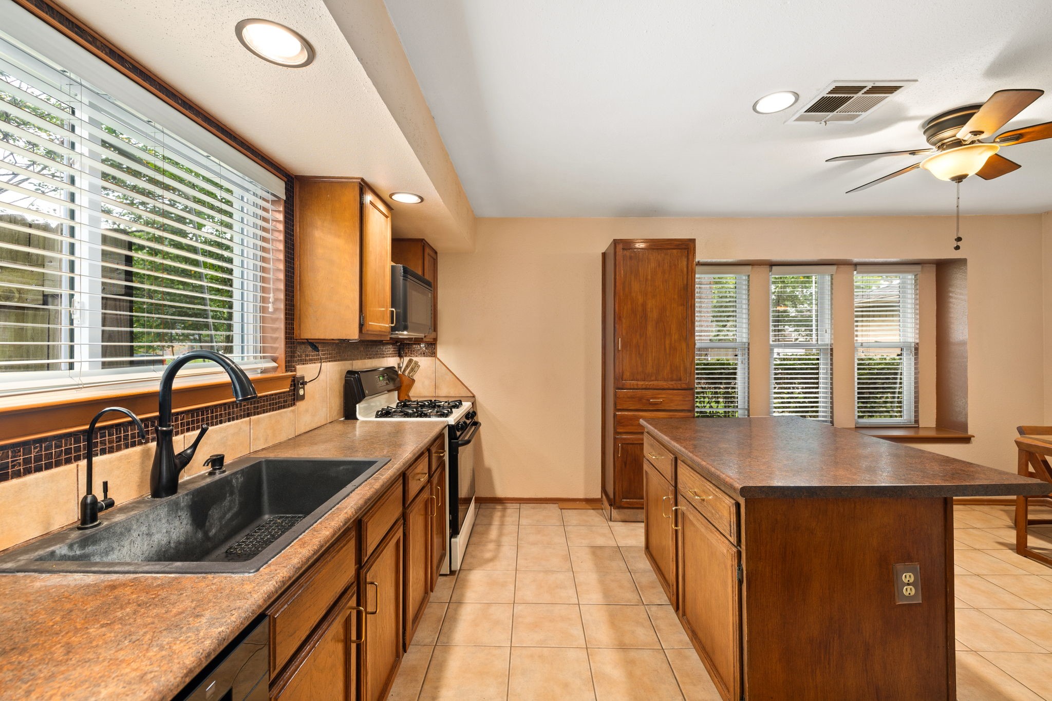 2811 Whispering Springs Drive Spring, TX 77373 - Photo 14 of 31