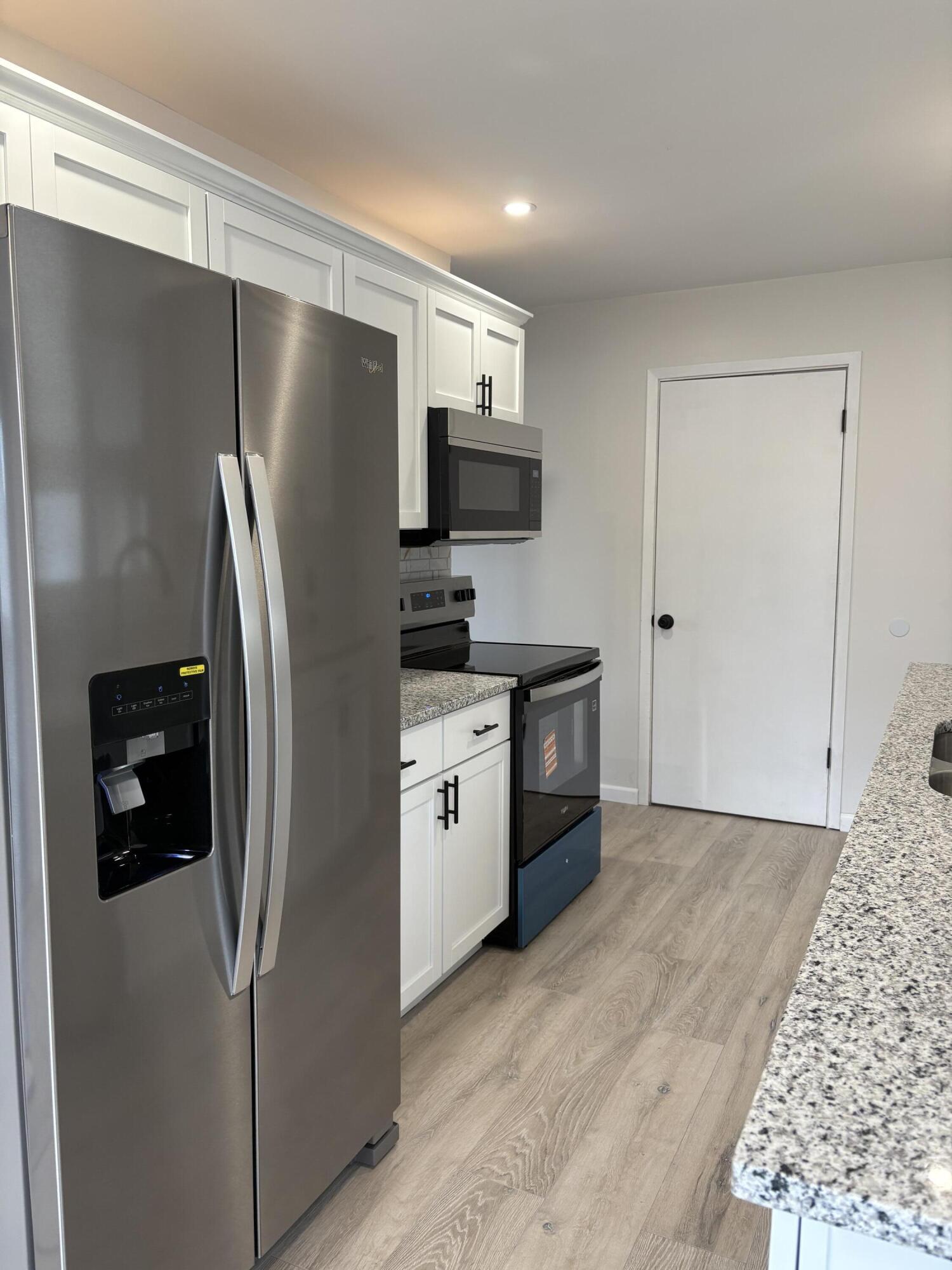 2200 Sheick Road Monroe, MI 48162 - Photo 3 of 16 IMG_1426