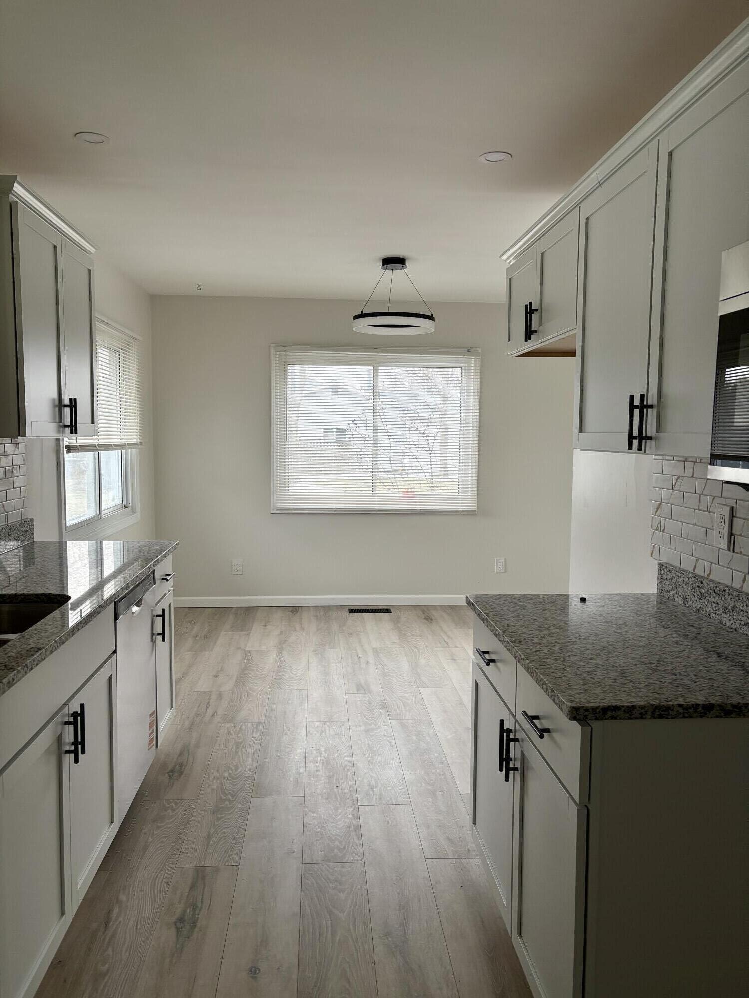 2200 Sheick Road Monroe, MI 48162 - Photo 4 of 16 IMG_1408