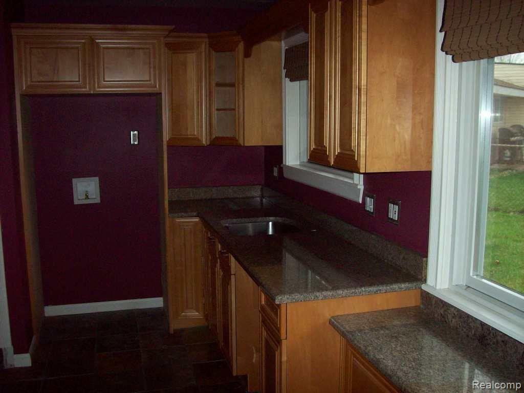 23872 West Lebost Novi, MI 48375 - Photo 12 of 22 100_5243