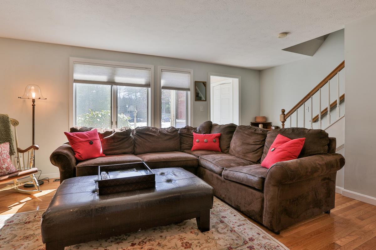 9 Preston Field Road Nashua, NH 03064 - Photo 3 of 19