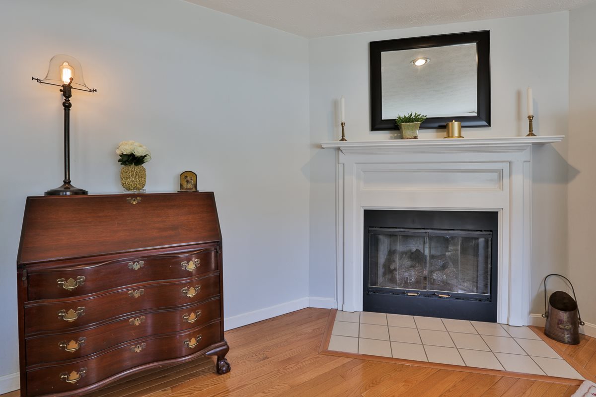 9 Preston Field Road Nashua, NH 03064 - Photo 4 of 19