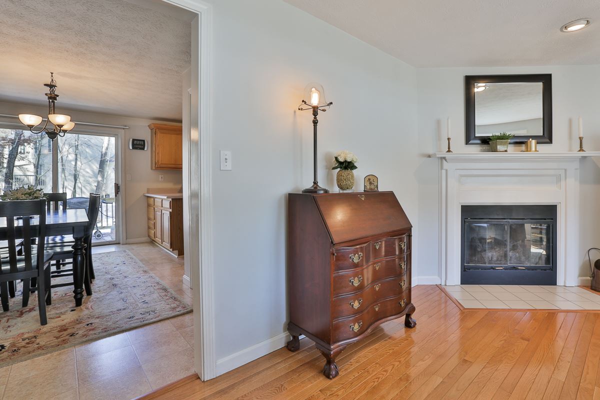 9 Preston Field Road Nashua, NH 03064 - Photo 5 of 19