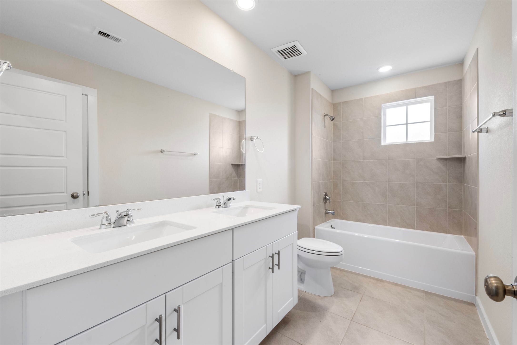 1506 King Rnch Road Conroe, TX 77301 - Photo 25 of 32 Secondary bathroom located upstairs