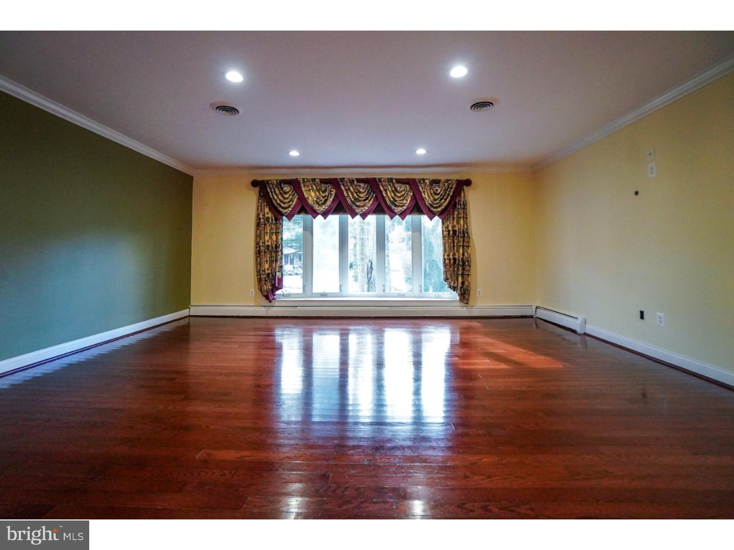 1169 Mettler Road Huntingdon Valley, PA 19006 - Photo 5 of 25 Living Room