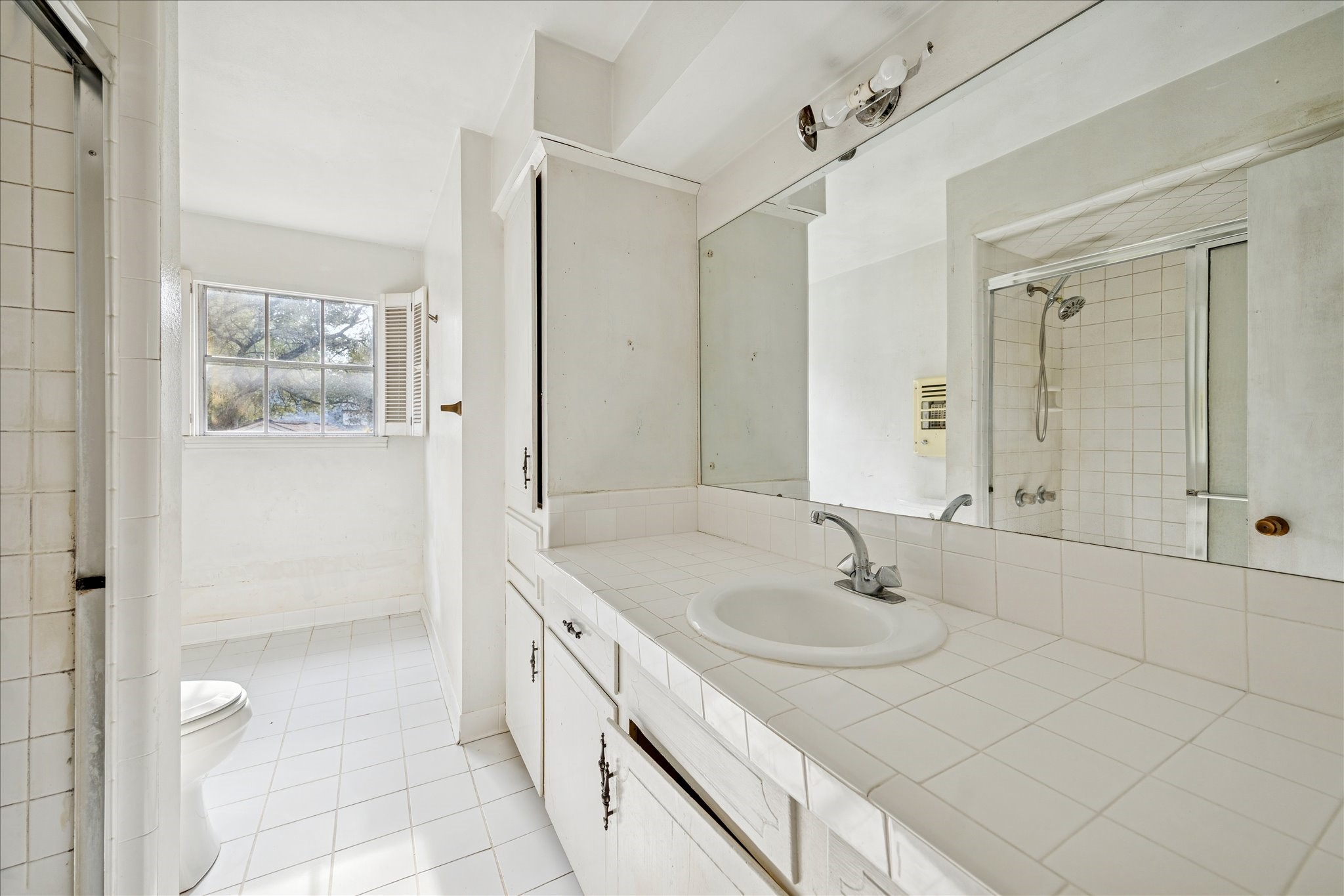 13603 Boca Raton Drive Houston, TX 77069 - Photo 16 of 27 a bathroom with a sink a shower and a mirror