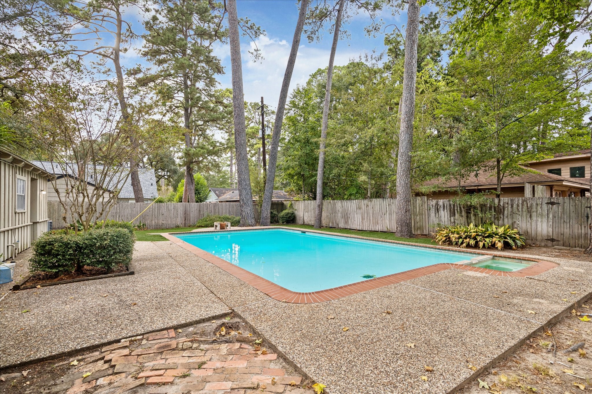 13603 Boca Raton Drive Houston, TX 77069 - Photo 20 of 27 a view of a patio with a table and chairs