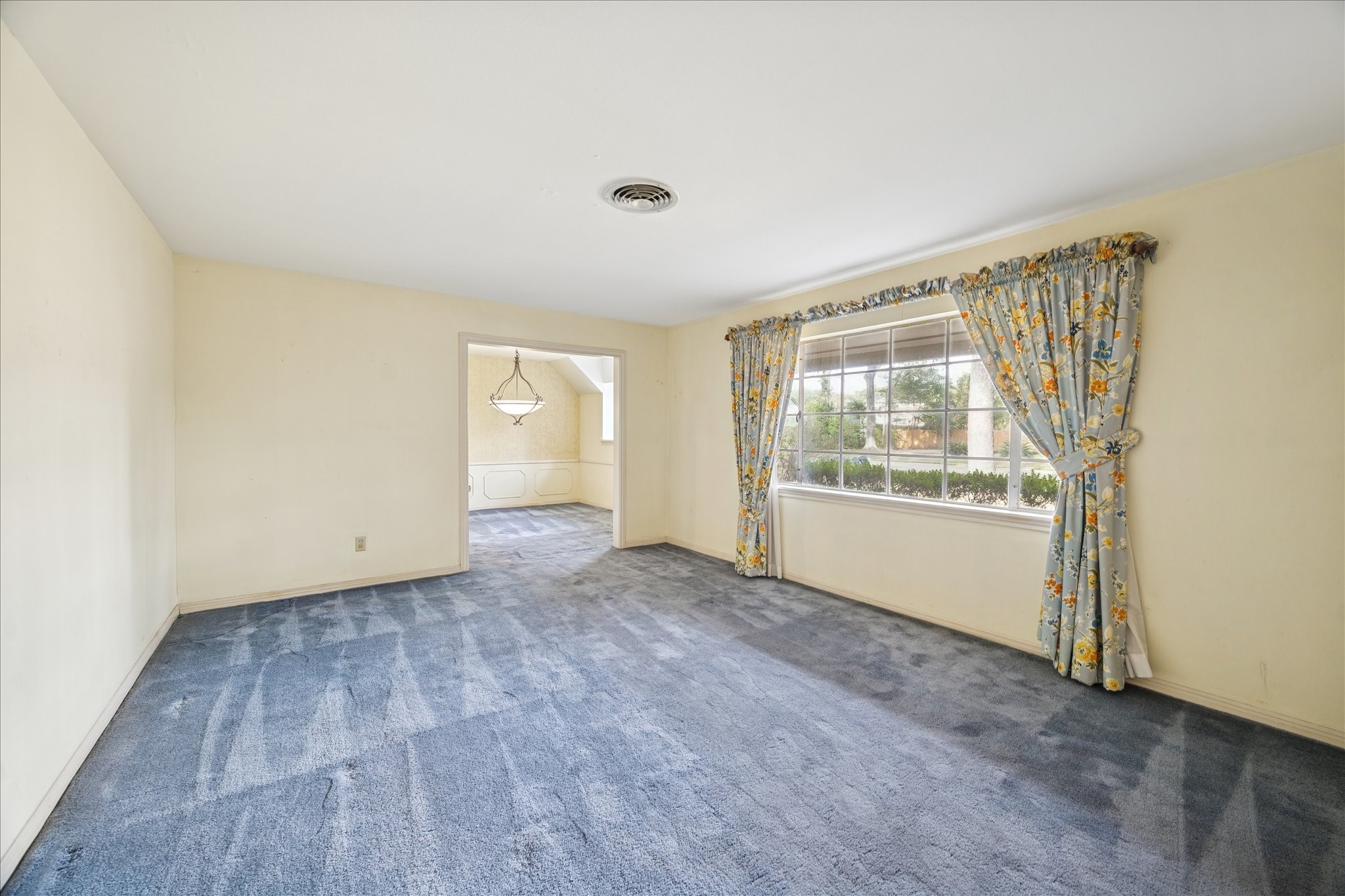 13603 Boca Raton Drive Houston, TX 77069 - Photo 4 of 27 a view of an empty room with a window