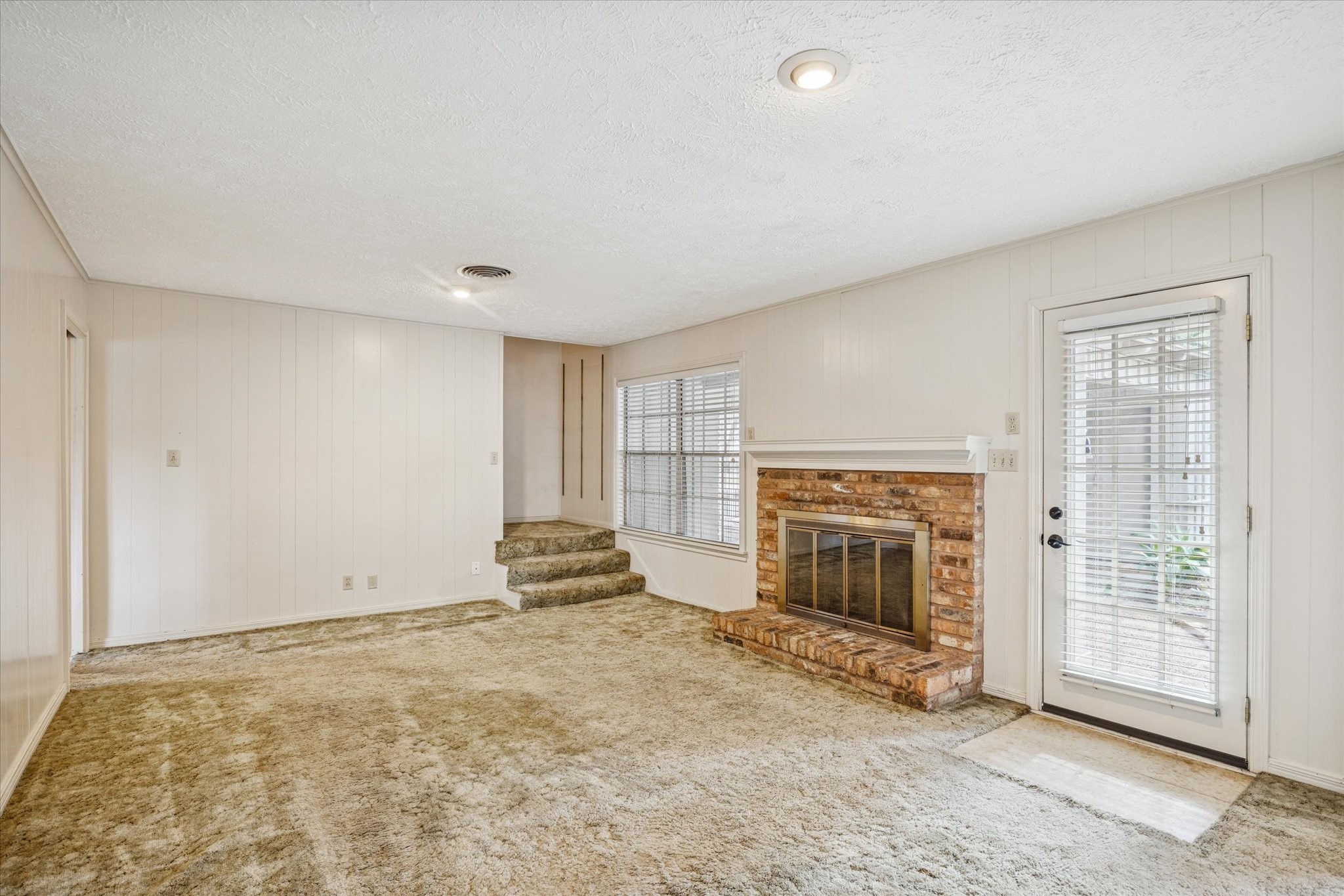 13603 Boca Raton Drive Houston, TX 77069 - Photo 6 of 27 an empty room with fireplace