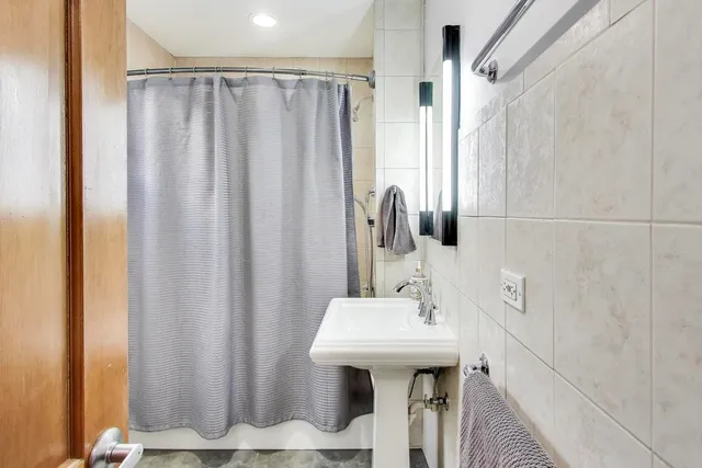 $419,000 | 5948 West Wilson Avenue, Chicago, IL 60630