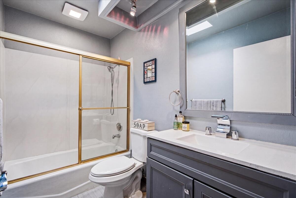 3155 Ramon Road, Unit 906 Palm Springs, CA 92264 - Photo 25 of 38 Guest bathroom